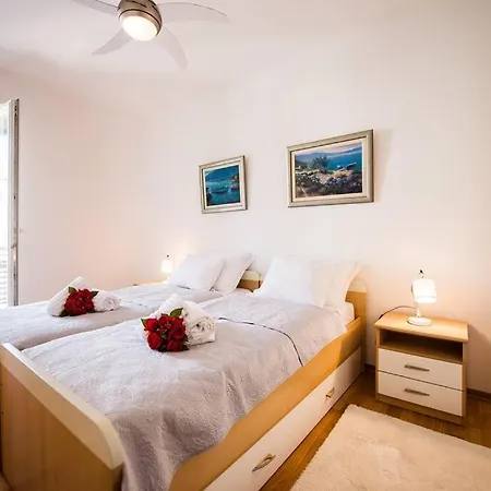 Luxe Beach Apartment, 200m Old Town, Parking * Split
