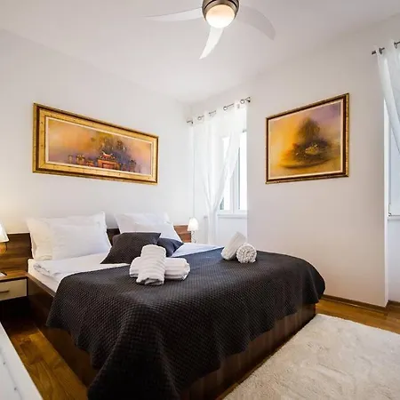 Appartement Luxe Beach Apartment, 200m Old Town, Parking