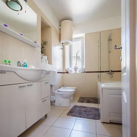 Appartement Luxe Beach Apartment, 200m Old Town, Parking
